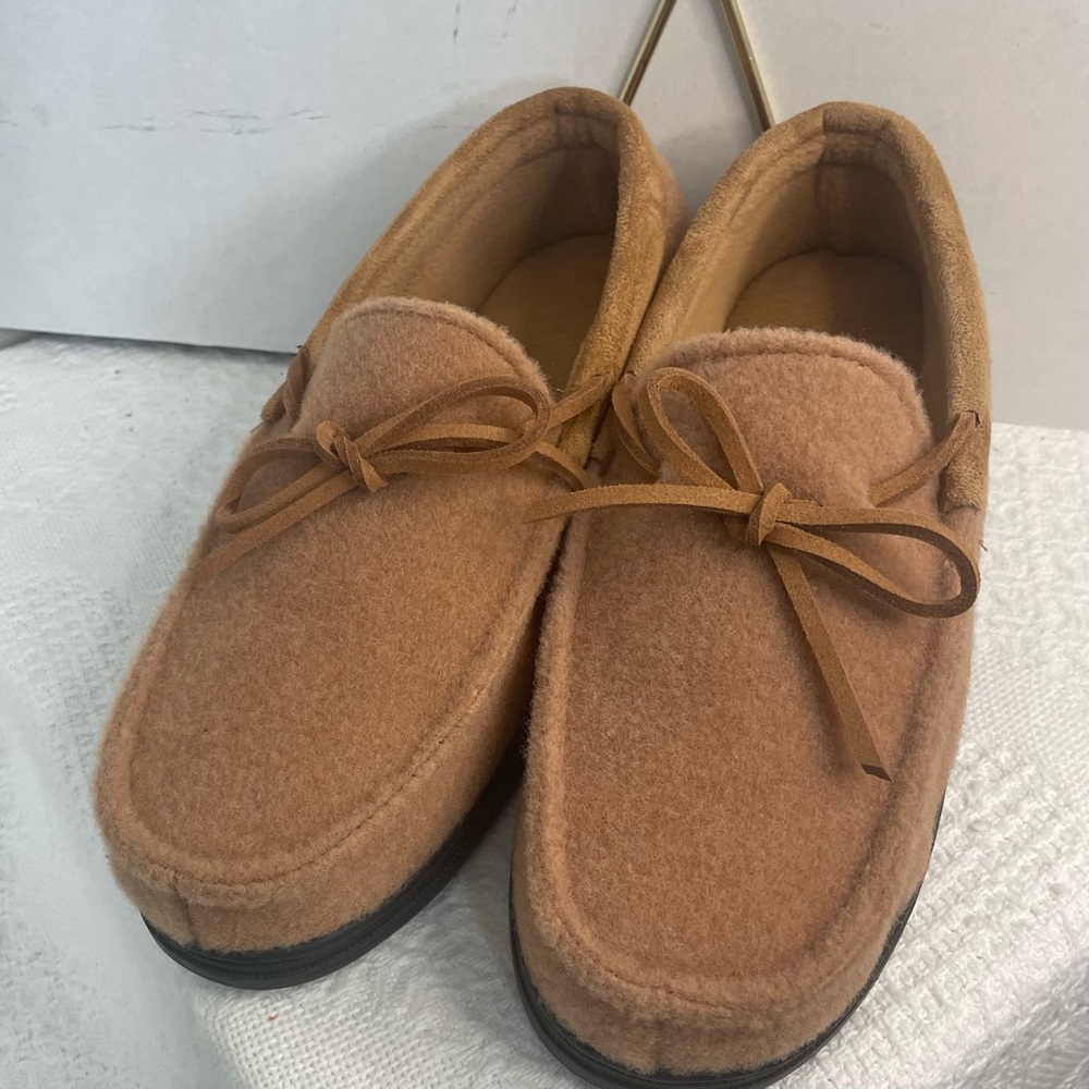 Men's Tan Suede Moccasin Slippers‎ Loafers~ Size Medium * NWT